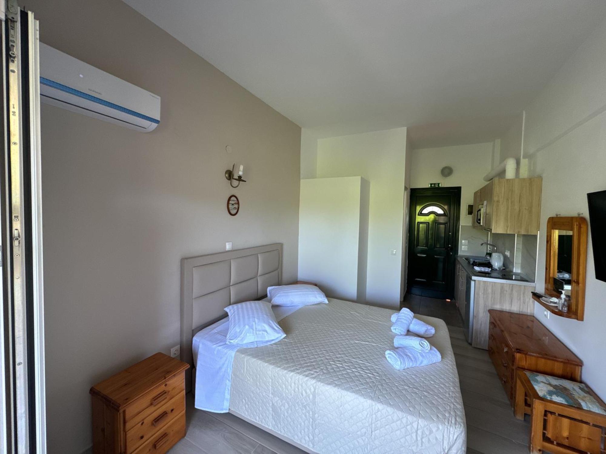 Athina Apartment *